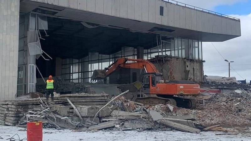 СРОЧНО! В Сургуте сносят здание железнодорожного вокзала