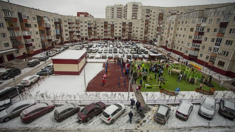 В Сургуте обновили еще два двора: праздник у жителей домов на Пролетарском